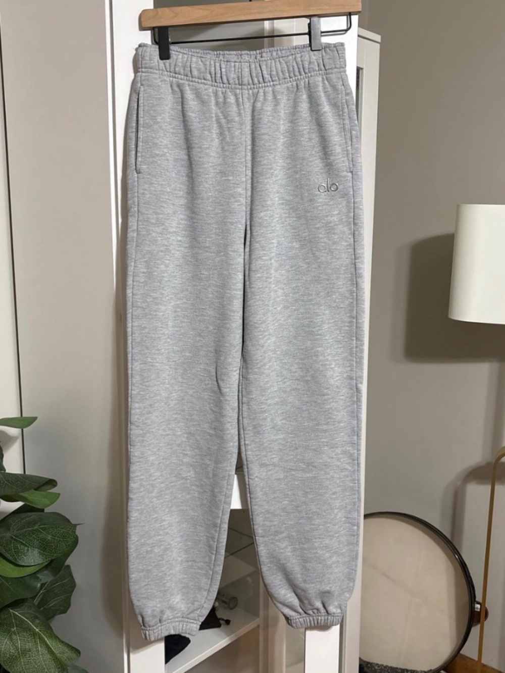 ALO Yoga Accolade Sweatpant Joggers Athletic Heather Grey size XS